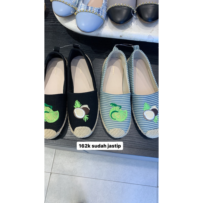 flat shoes urban & co sale