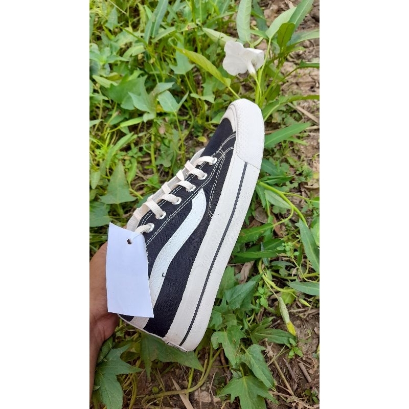 VENSTELA Black White Low Cut Sepatu Second Preloved