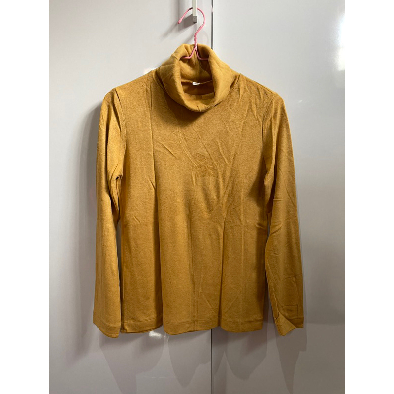 Preloved Turtle neck Uniqlo