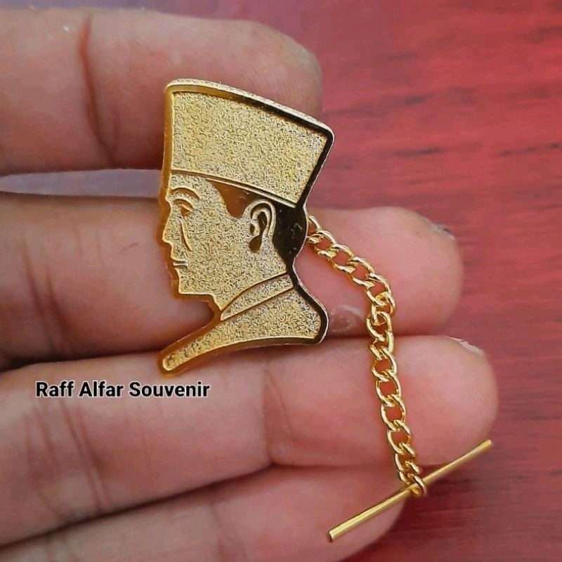 Pin soekarno - Pin Bung Karno model premium kuningan tebal rantai