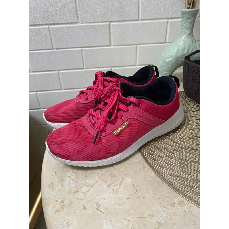Sepatu Olahraga Wanita Reebok