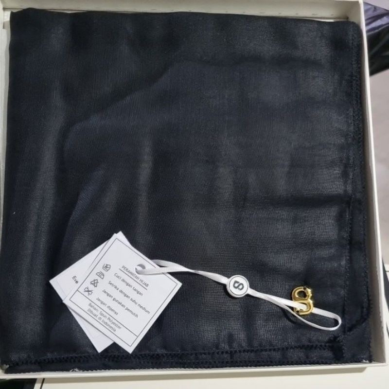 everyday buttonscarves caviar