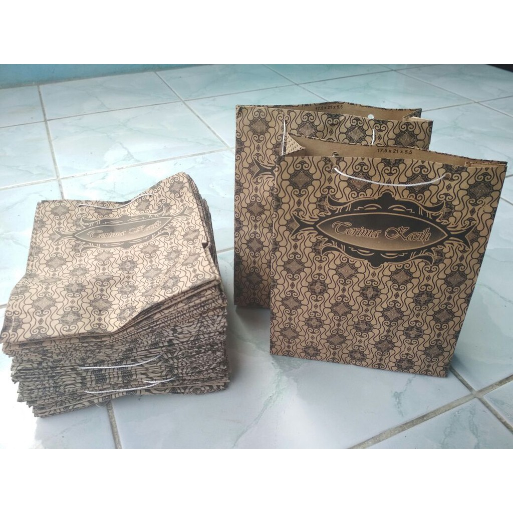 

50 pcs paperbag kecil ukuran 15x12x4 /tas kertas sovenir