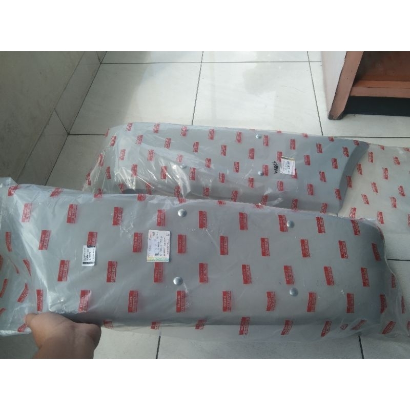 tanduk bumper belakang /kupingan bumper panther kotak original