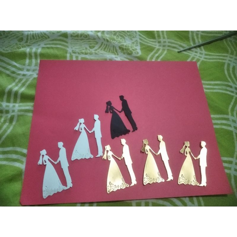 

1 set dpt 2pc die cut pengantin (dua pasang)