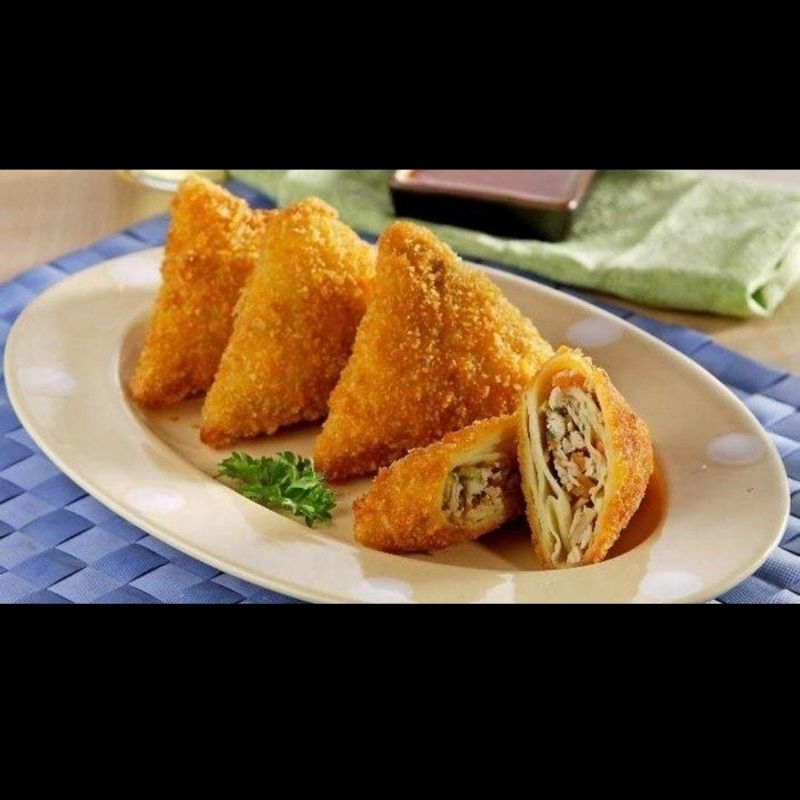 

risolls segitiga isi ayam