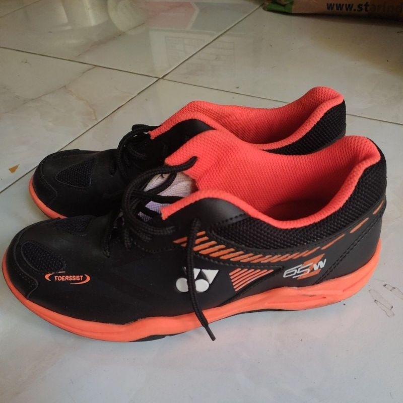 Sepatu Bulutangkis/Badminton merk Yonex