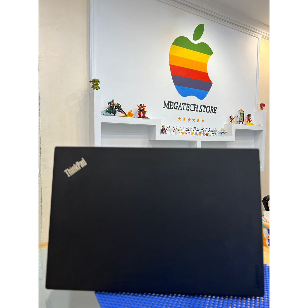 Lenovo Thinkpad X1 Carbon Core i5 -  i7 / 7th Gen / 8 / 256GB SSD / Second / Bekas