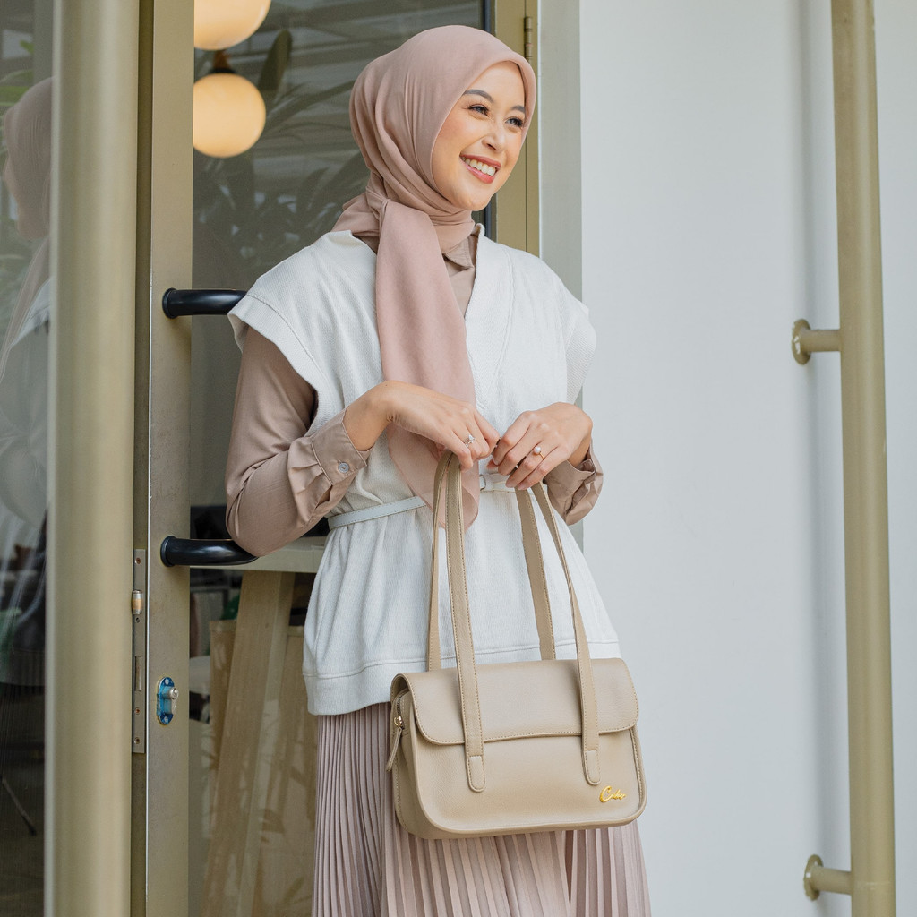 CABS – TOTEBAG WANITA TIPE LIVIA