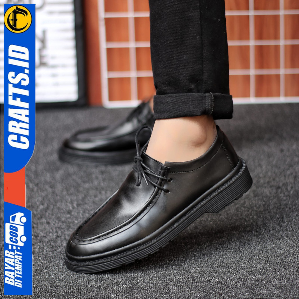 Sepatu Pria Formal Casual Kulit PU Pantofel Kerja Tali Hitam Crafs Akamaru