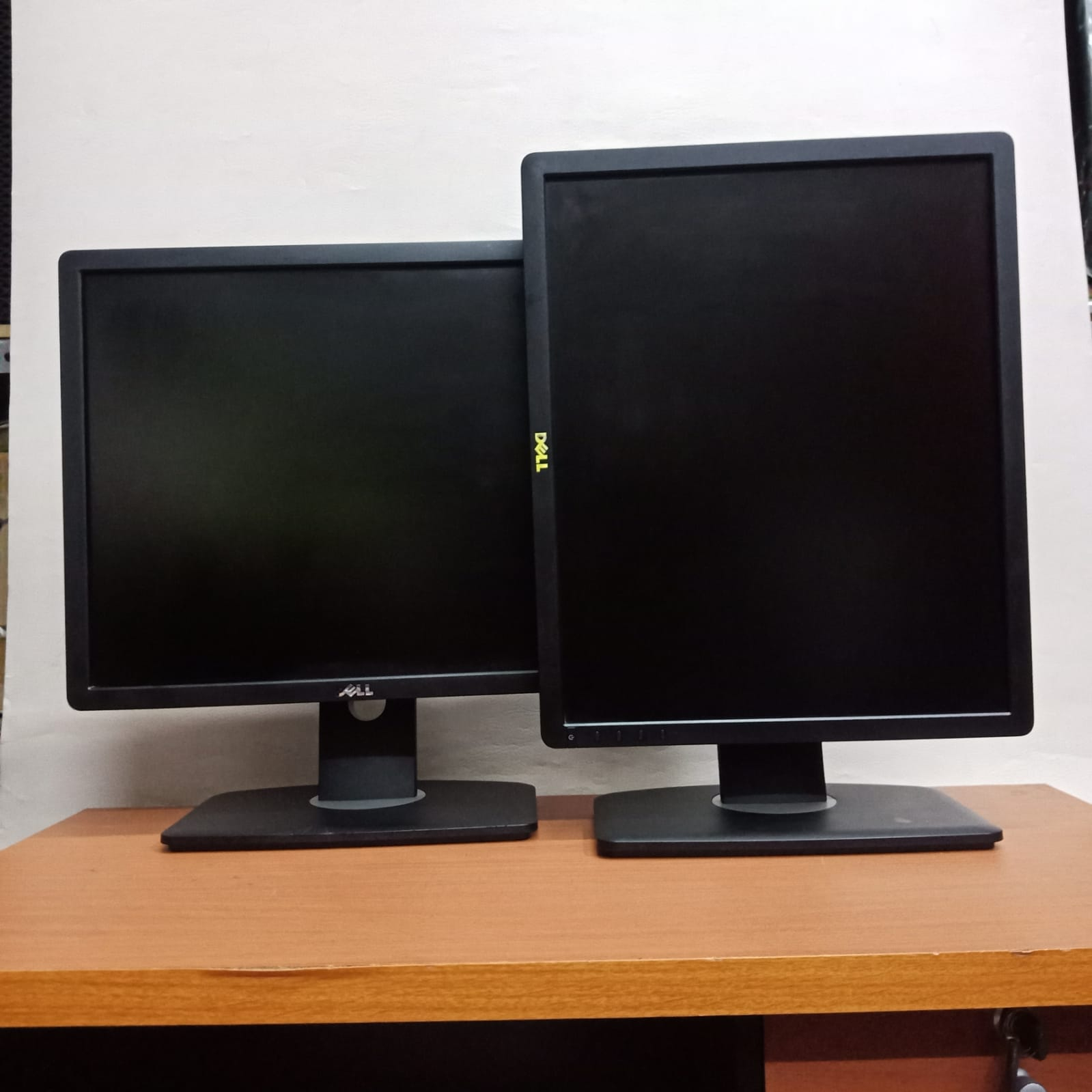 Obral lcd monitor dell 19''inch kotak, For desaignds editing input dvi/vga cocok untuk perkantoran