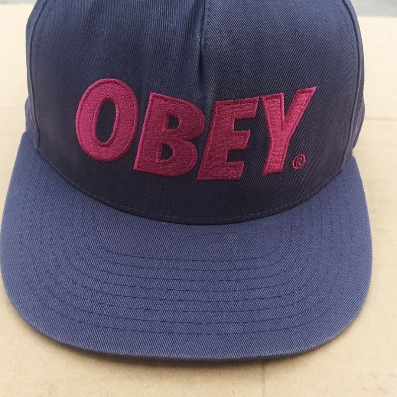 topi snapback obey