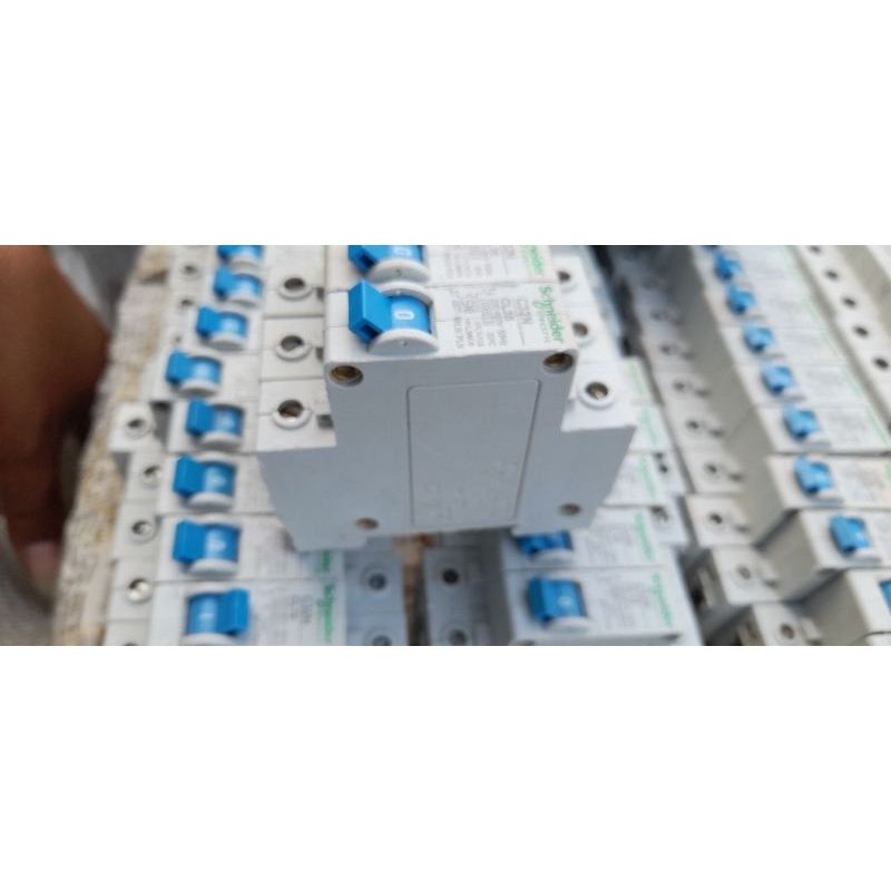 mcb schneider CL16A
