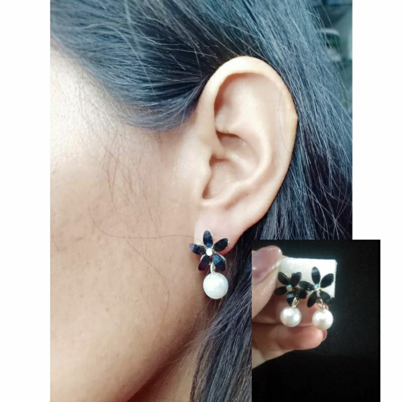 Anting Tusuk mutiara motif bunga