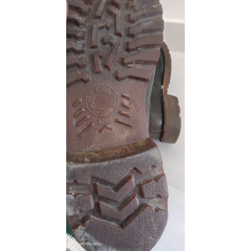 boot hiking dan outdoor safety