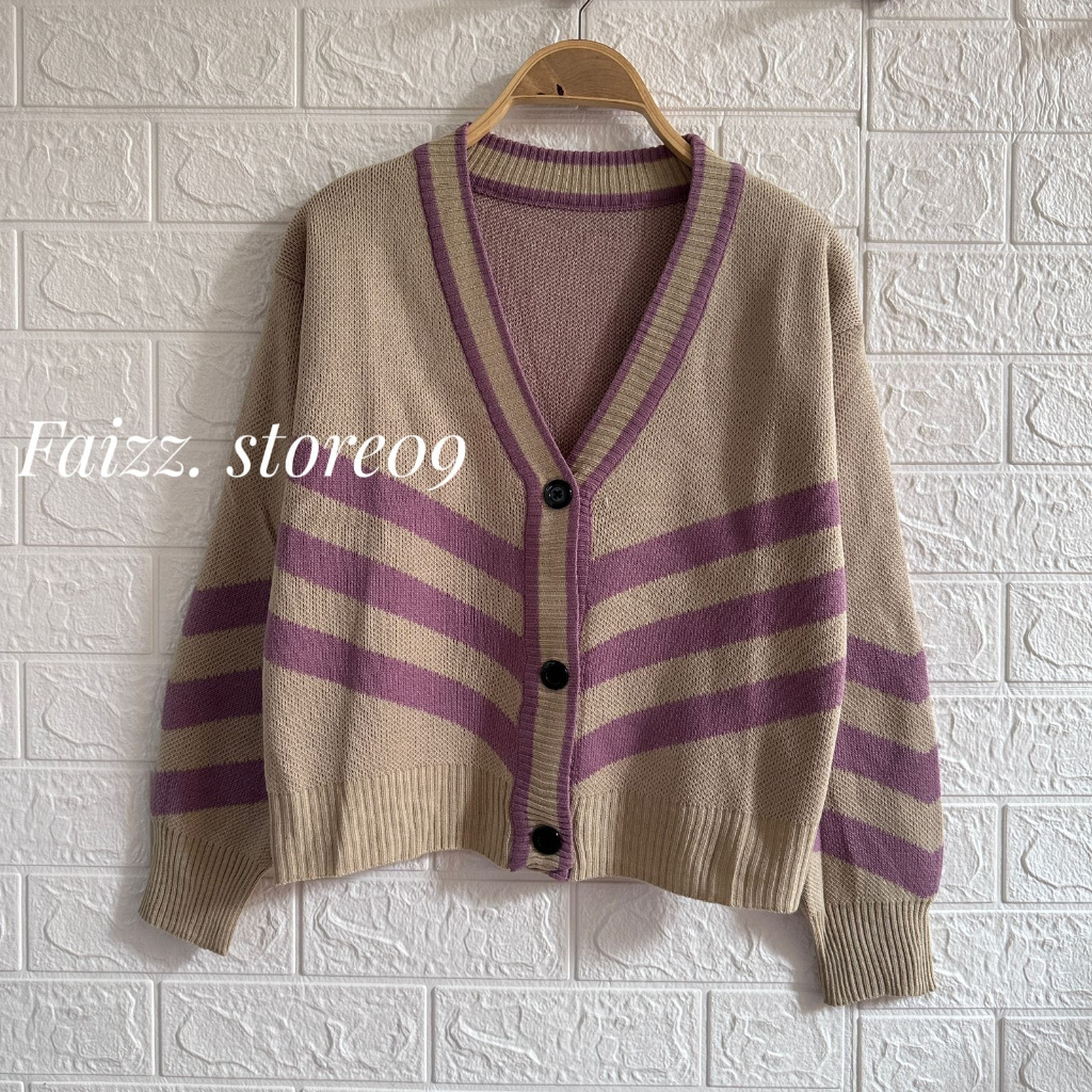 Oneset Karamoy Cardigan Crop Rajut V-Neck Kancing Motif Tiga Garis