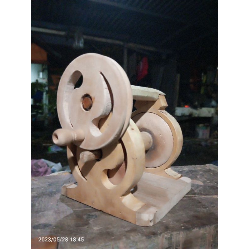 katrol layangan, gulungan benang kecil