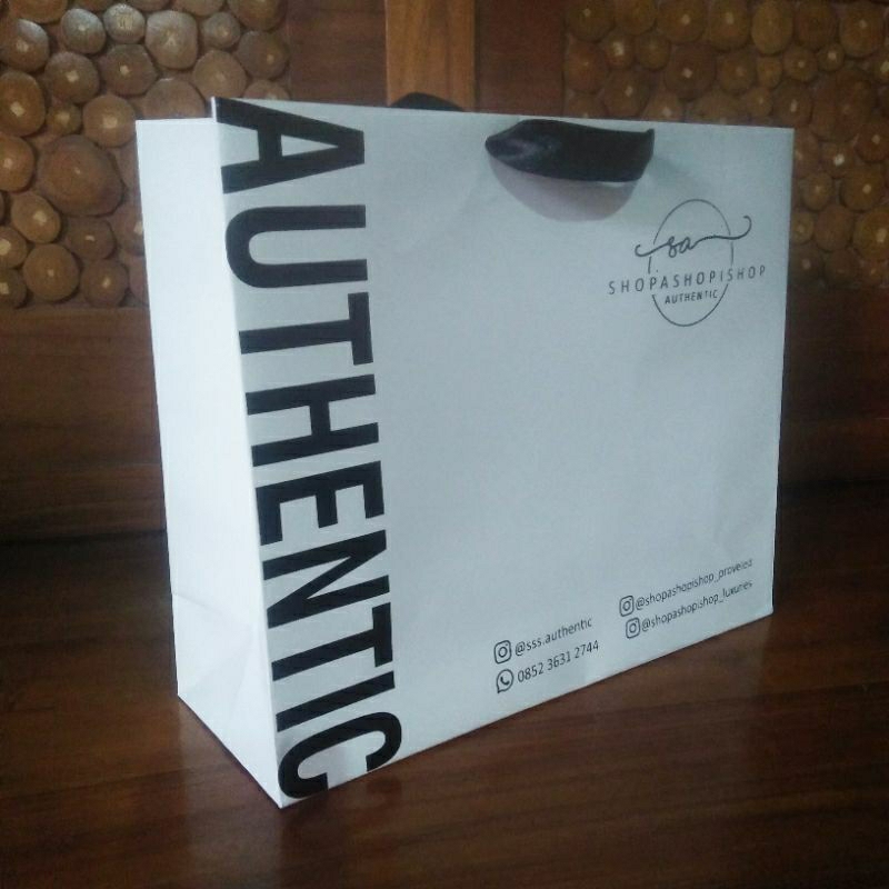 

Paperbag Ivory Glossy Ukuran 30 x 10 x 25