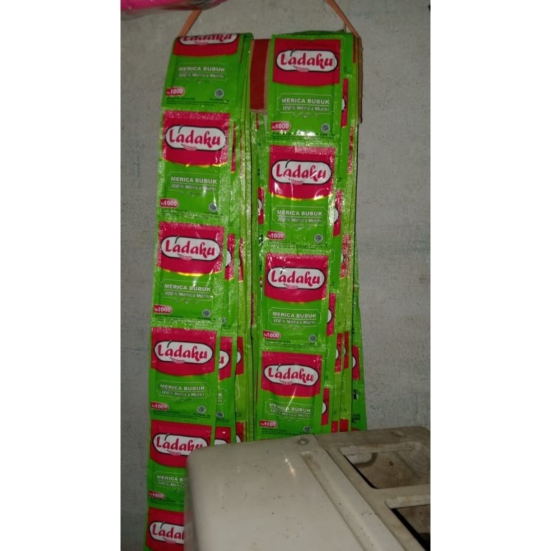 

Ladaku Merica Bubuk 1 renceng isi 12 pcs