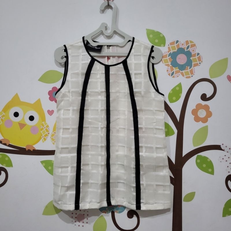 Preloved Bloom Apparels white top blouse ladies atasan wanita putih