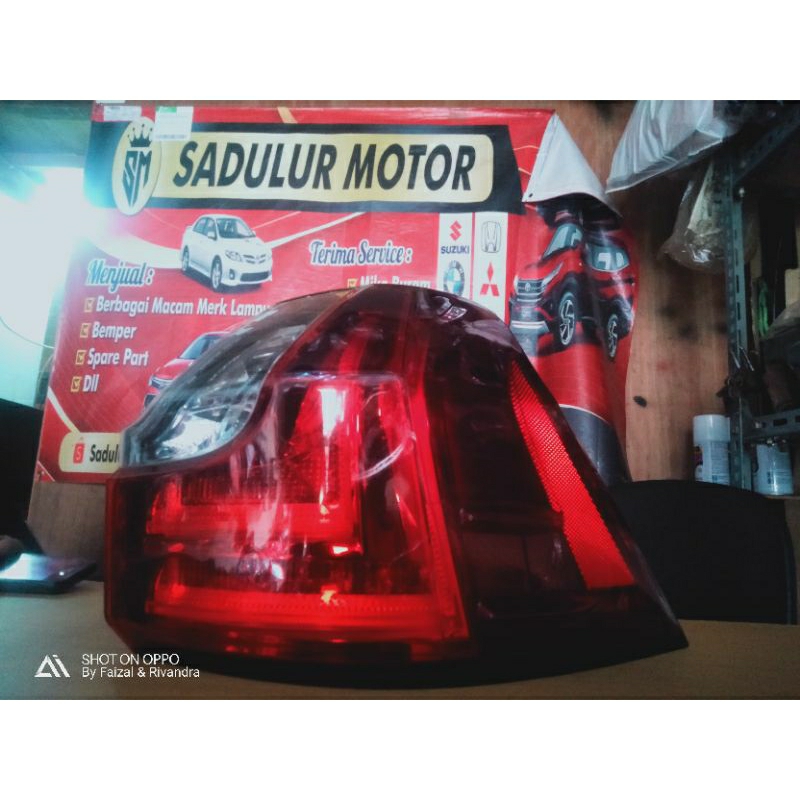 stoplamp lampu belakang Lexus LX570 kanan