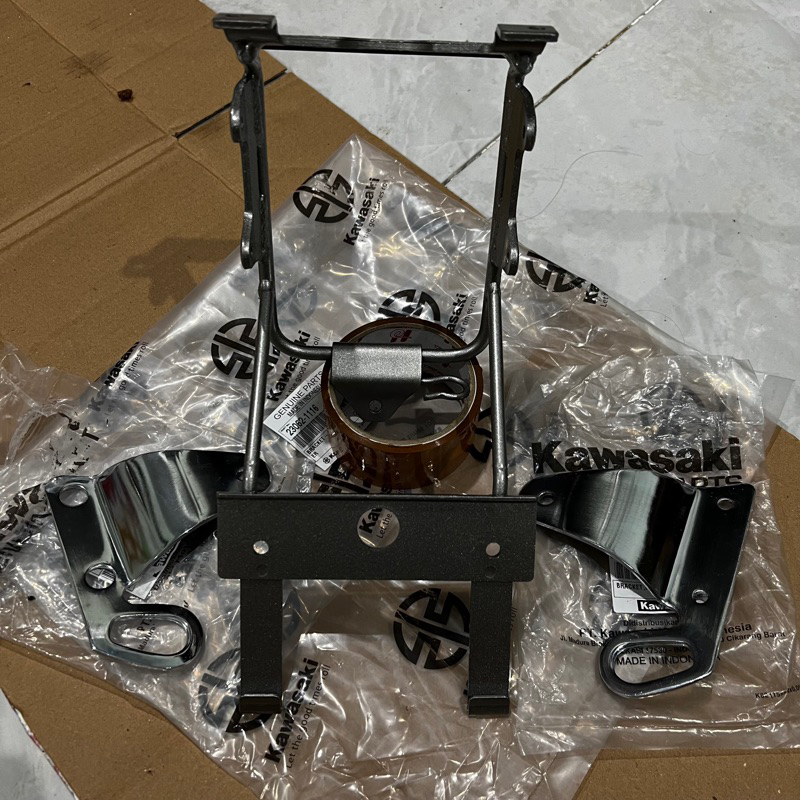 braket pangkon lampu ninja ss tralis kupingan lampu ninja ss ninja R original kawasaki