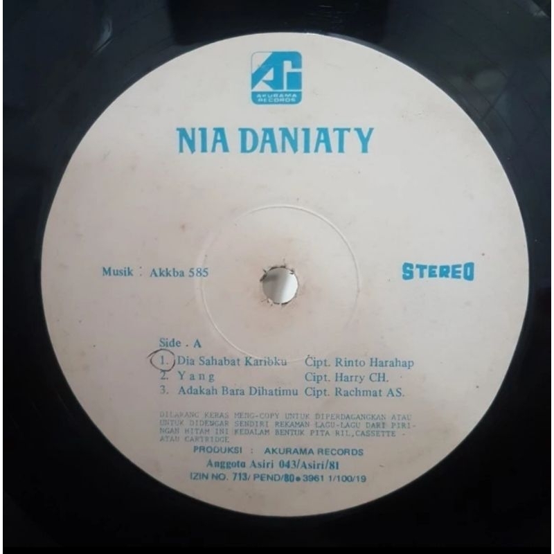 Vinyl Piringan Hitam 12 inchi Nia Daniaty