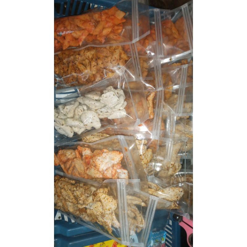 

aneka cemilan basreng dan lumpia kering