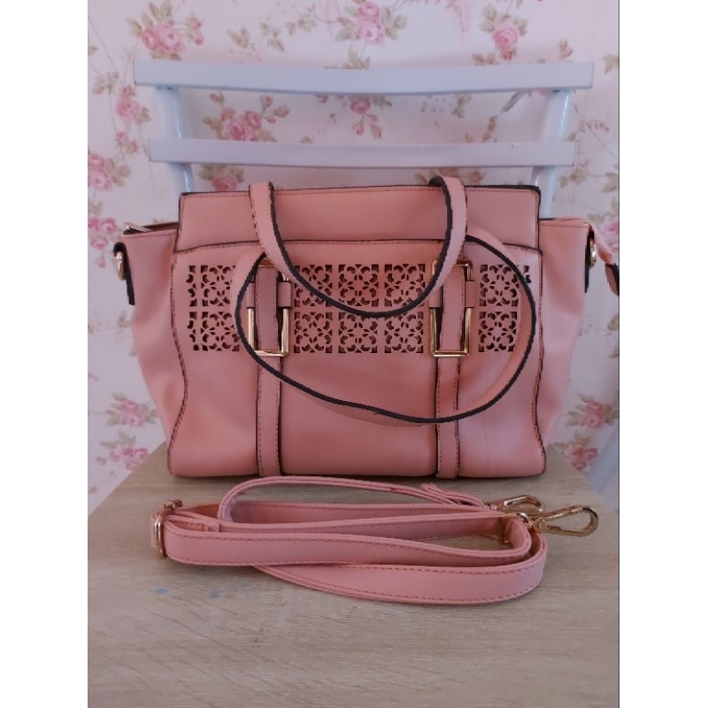 Tas Emsio by Elizabeth