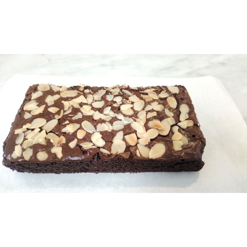 

FUDGY BROWNIES ALMOND