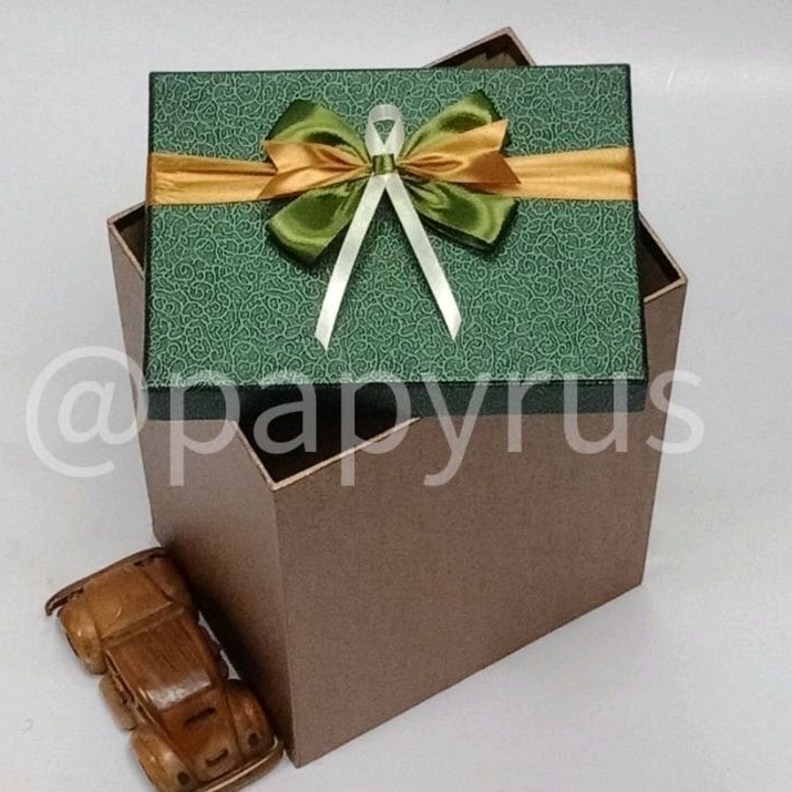 

PAPYRUS Kombinasi 15x20 Tinggi 30 KOTAK Kado Gift Box