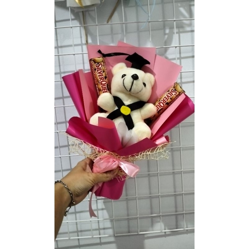 BUKET WISUDA BONEKA DAN BUNGA JARING/BUKET NATAL/ BOUQUET/BUCKET COKELAT /HADIAH/KADO/VALENTINE