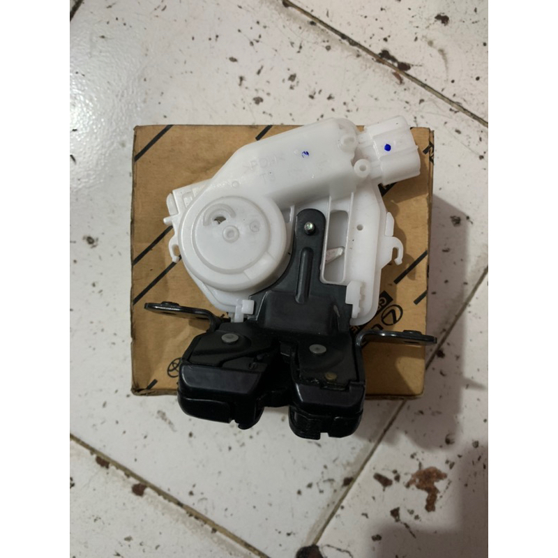 Door lock pintu bagasi toyota SIENTA