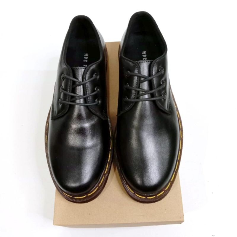 Sepatu dockmart HARGA PROMO!!! kulit sapi asli pendek 3 hole boots - hitam NDC02