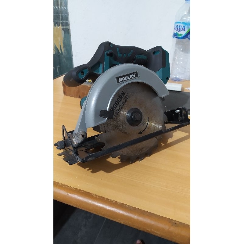 Mesin Gergaji Circular Saw Cordless Modern M60 Bekas