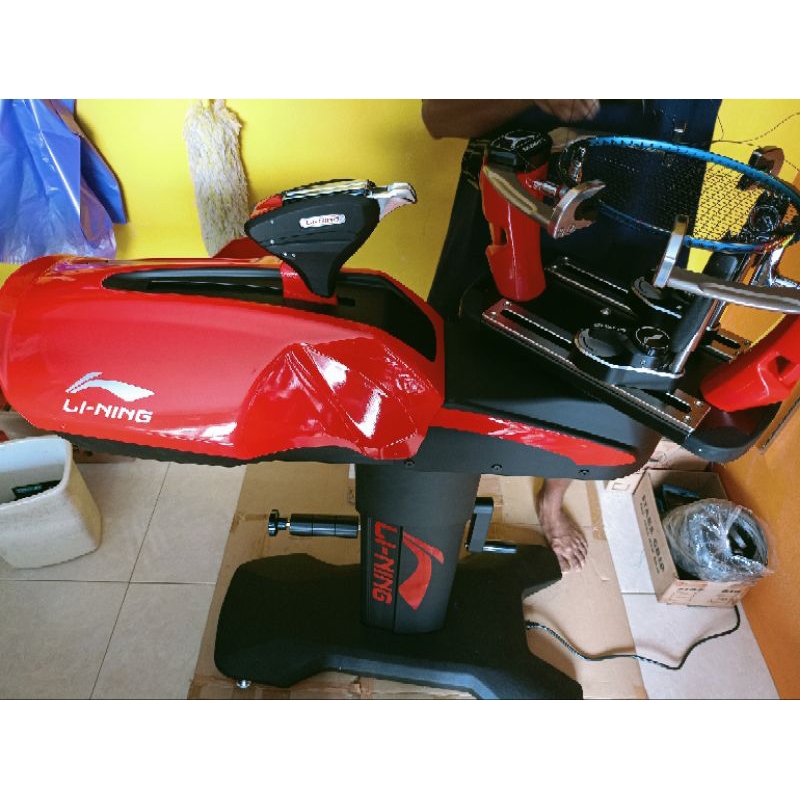 jasa Pasang senar raket digital lining e5000