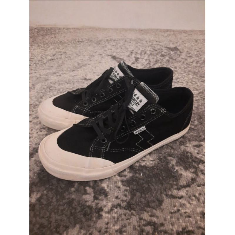 SEPATU SAINT BARKLEY
