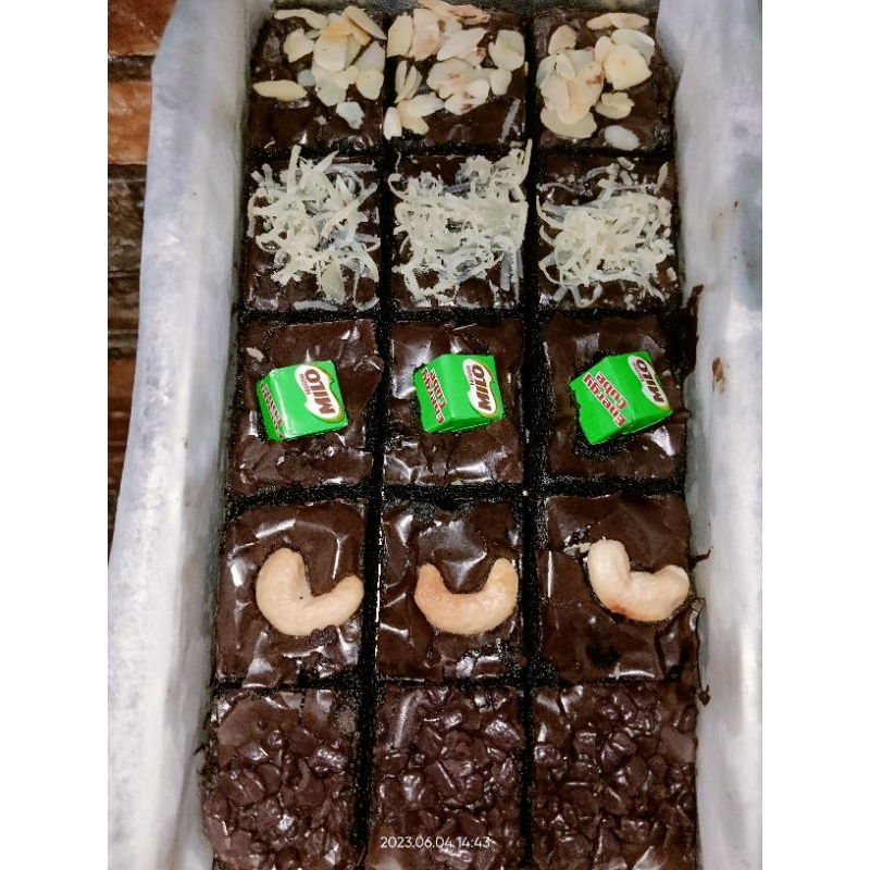 

fudgy brownis 20*10