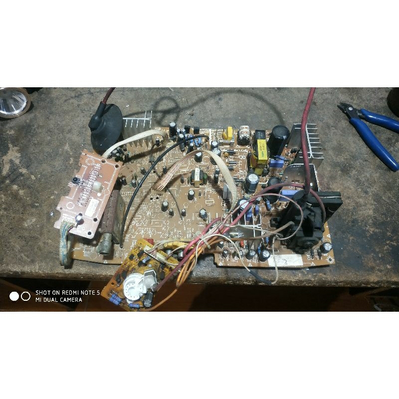 mesin tv Polytron uslim 21