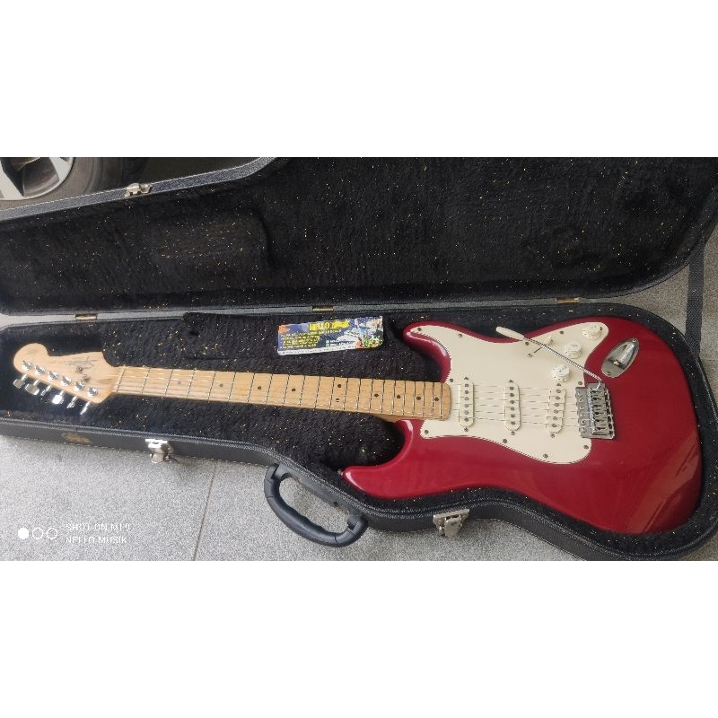 squier stratocaster ori California Series by fender plus hardcase RKS