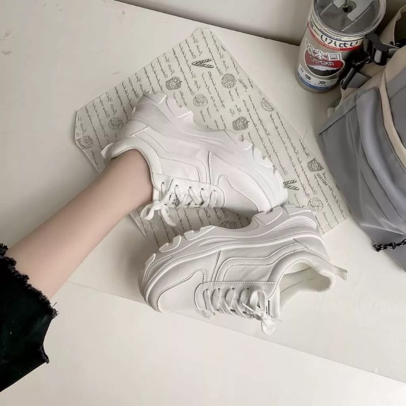 SEPATU SNEAKERS WANITA KOREA TAEYONG TERLARIS FNPS01