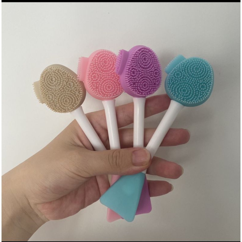 Kuas spatula silikon 2in1 terdapat 2 jenis kuas silikon yaitu Face brush dan Spatula Masker