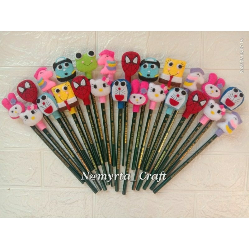

Pensil hias flanel