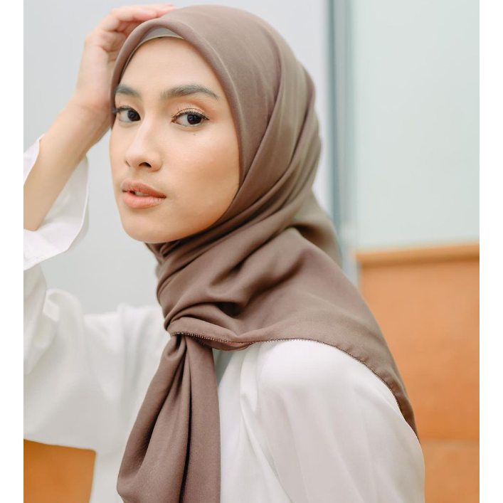 Bella Square Polycotton 115 X 115 Jahit Neci Premium 50 Warna Hijab Segi Empat