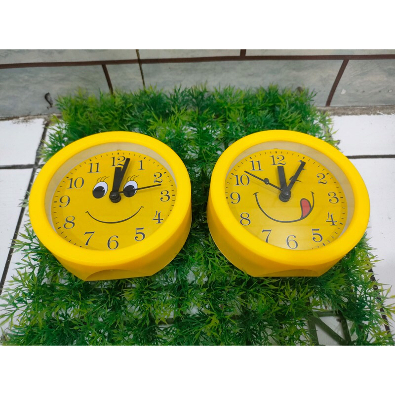 Jam Bulat Motif Smile/Jam Weker Smile Alarm/ Jam Meja Alarm