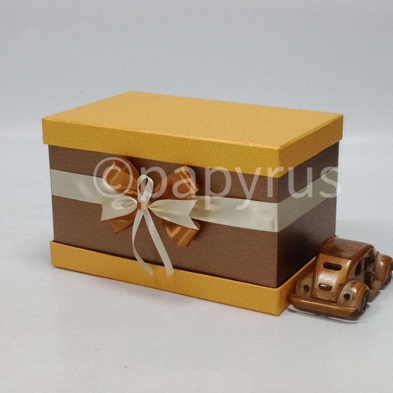 

PAPYRUS Sandwich 15x25 Tinggi 15cm Kotak Kado Gift Box