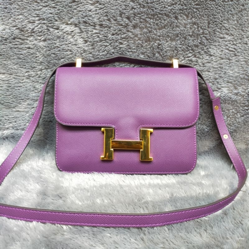 Tas wanita warna ungu