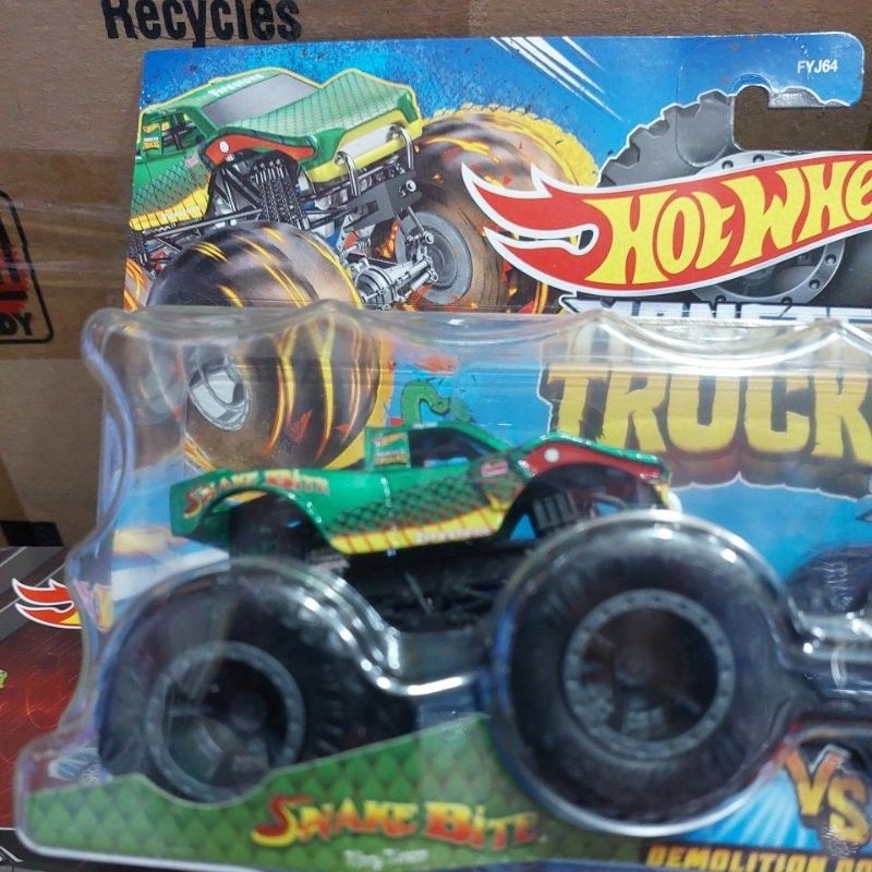 hot wheels monster truck. hot wheels isi 2 monster truck snake bite vs bigfoot