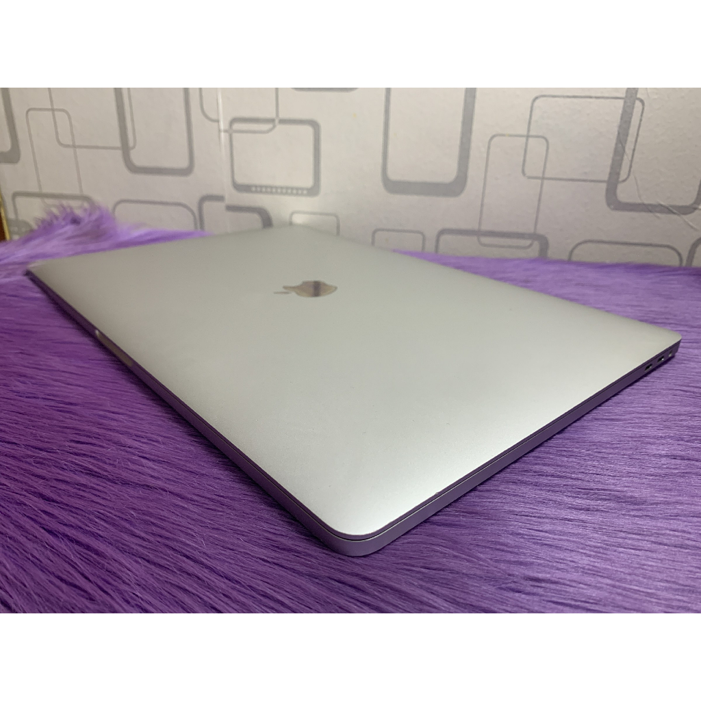 MacBook Pro Retina 15 2017 Core i7 16GB SSD 2TB VGA AMD 4GB Garansi