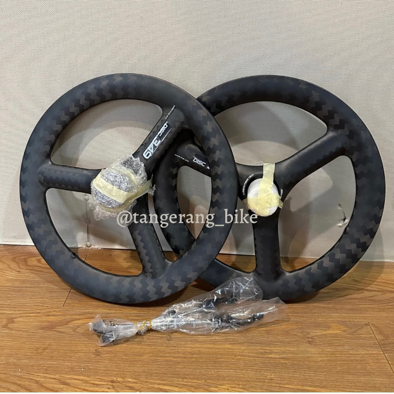 Wheelset Carbon Nautilus 3 Spoke Discbrake 16 Inch+